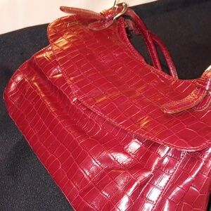 🎉Maxx New York 💯 Croco embossed leather shoulder bag.